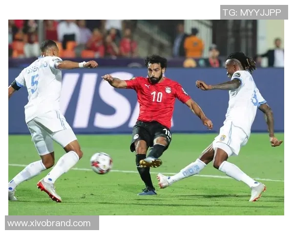 铝城小学足球明星崭露头角展现青春活力与团队精神