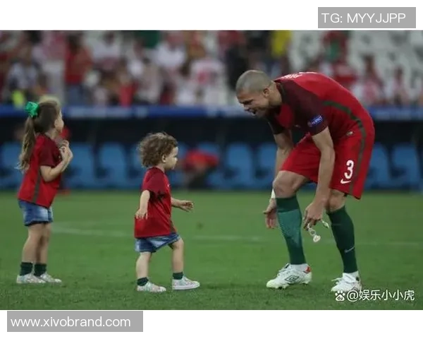 足球明星的爱情传奇与情感纠葛背后的故事揭秘